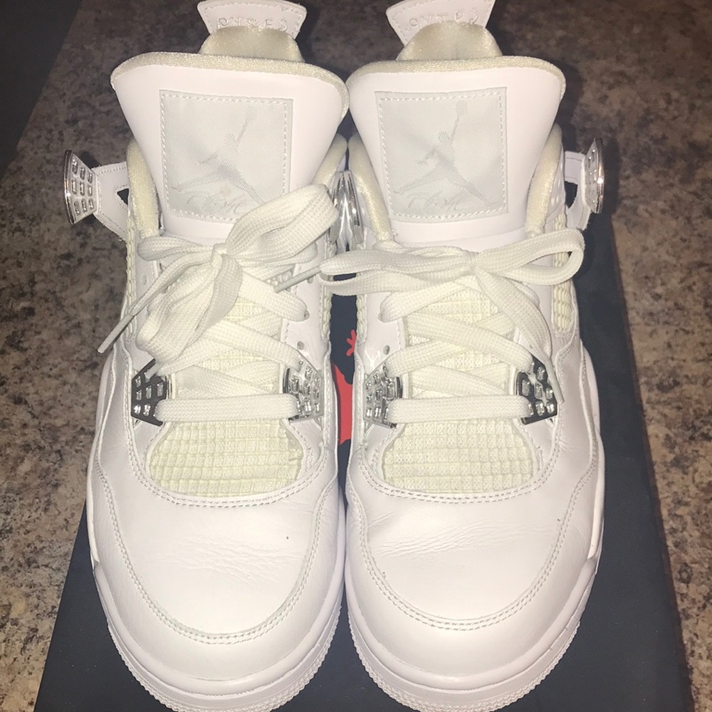 Jordan Retro 4 “Pure Money”